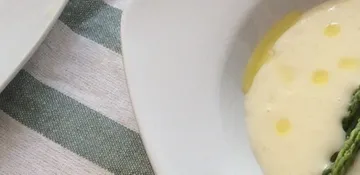 Jednoduchá polévka z bílého chřestu